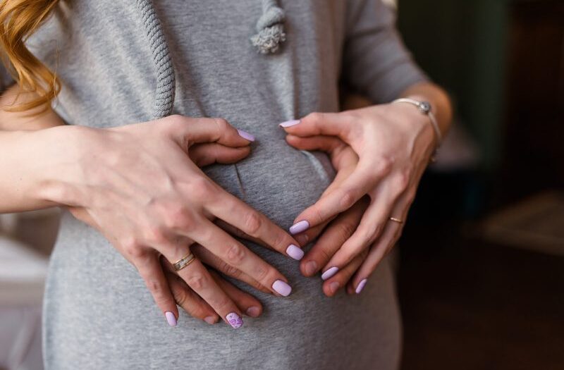 Bezpieczny manicure hybrydowy dla kobiet w ciąży